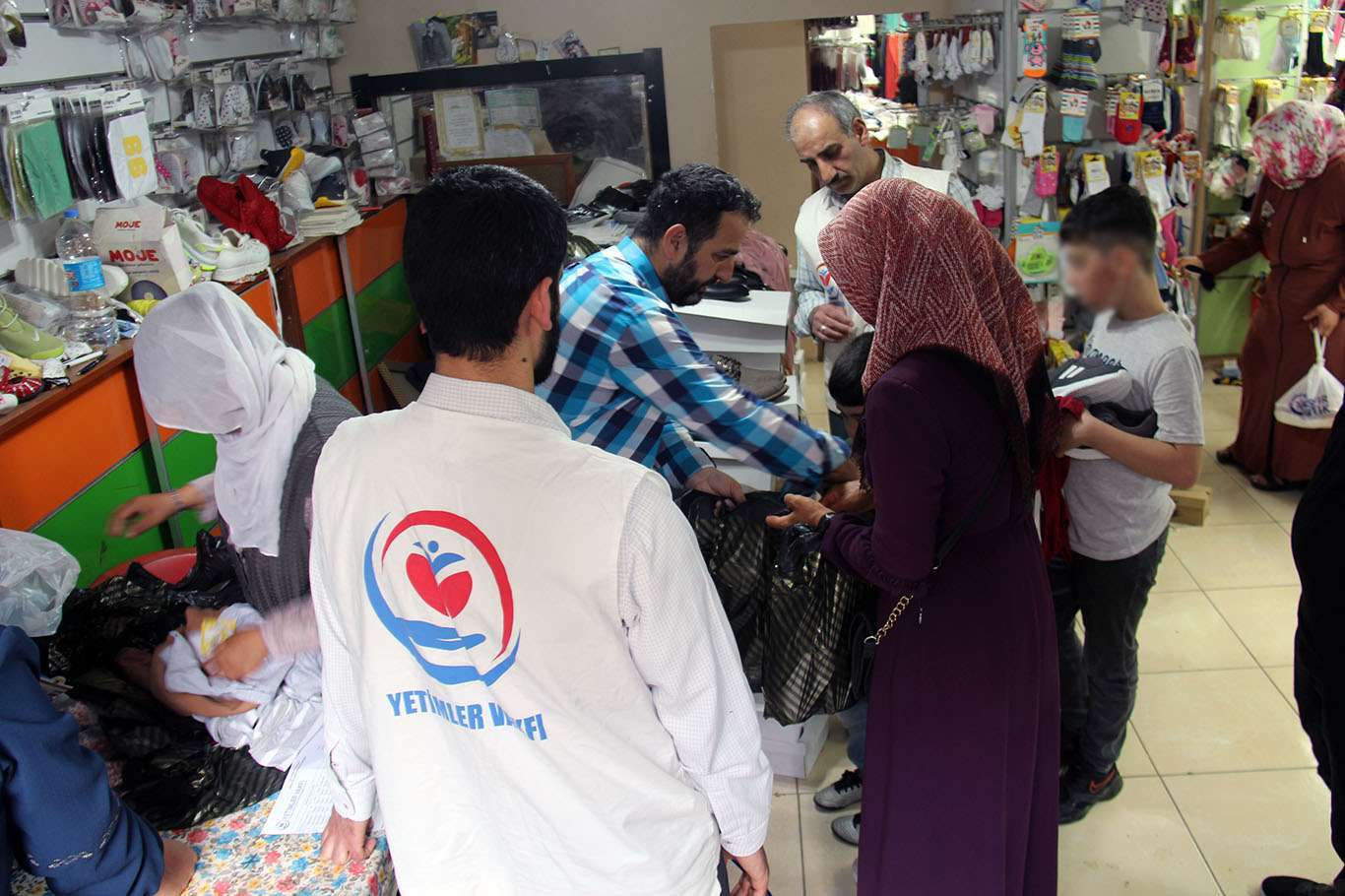 Orphans Foundation provides clothing aid to hundreds of orphans in southeastern Turkey